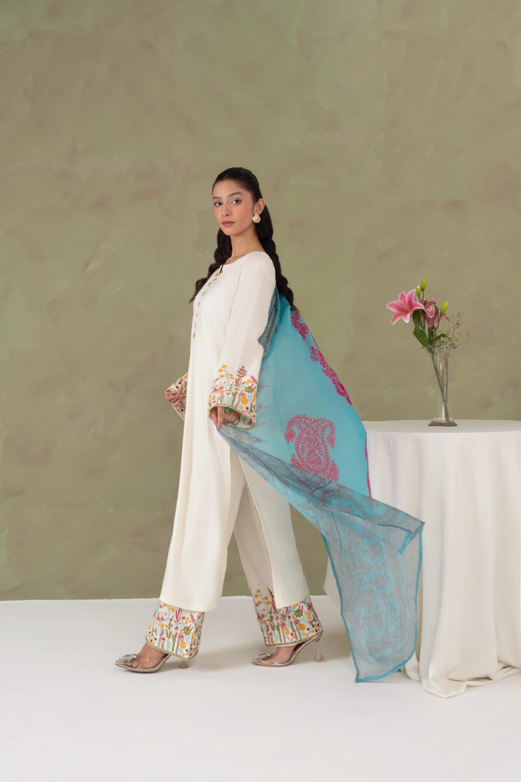 Kastoor Embroidered 3pc royal lifestyle collections