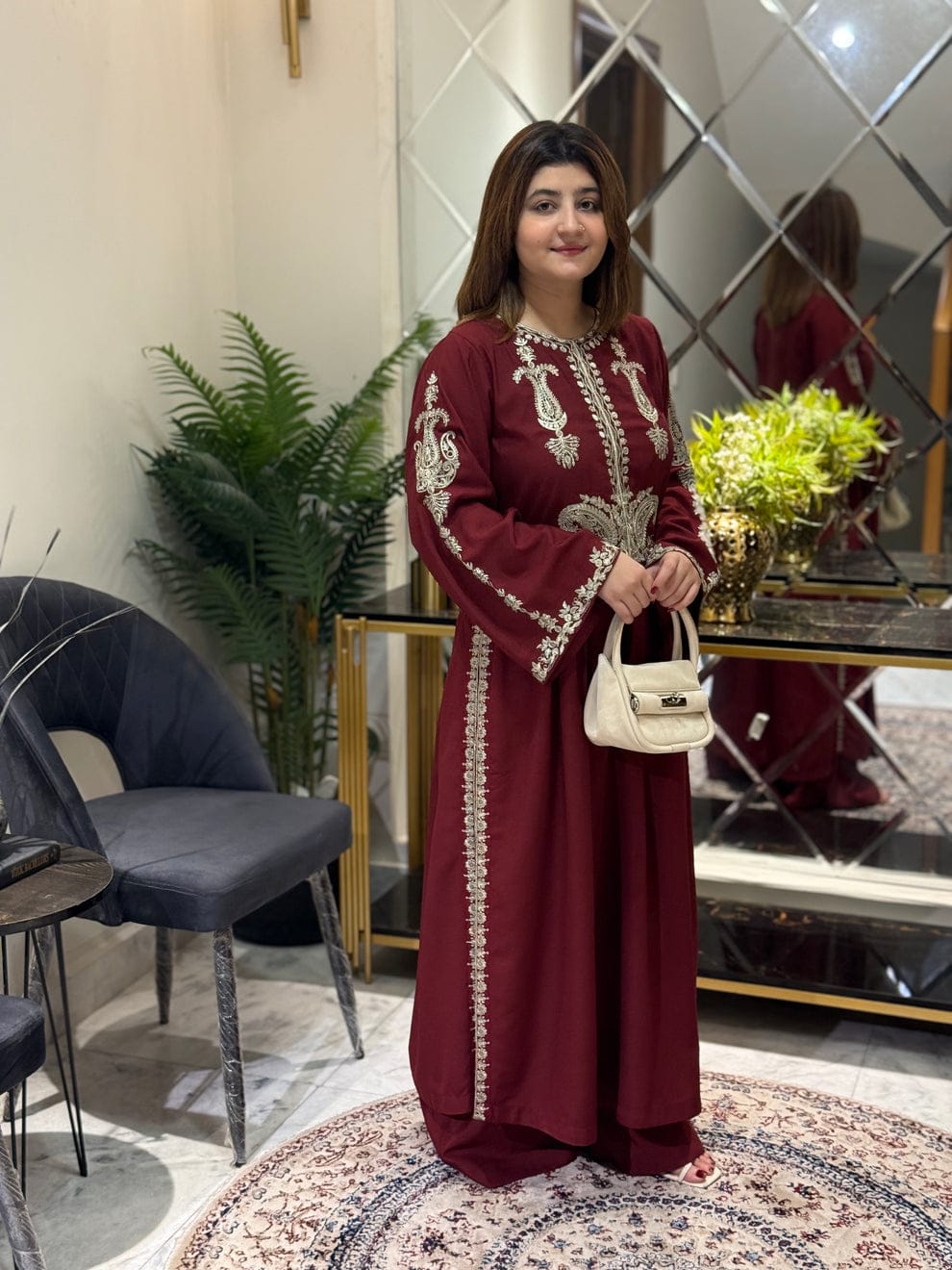 Alisha Mahroon Embroidered 2pc royal lifestyle collections