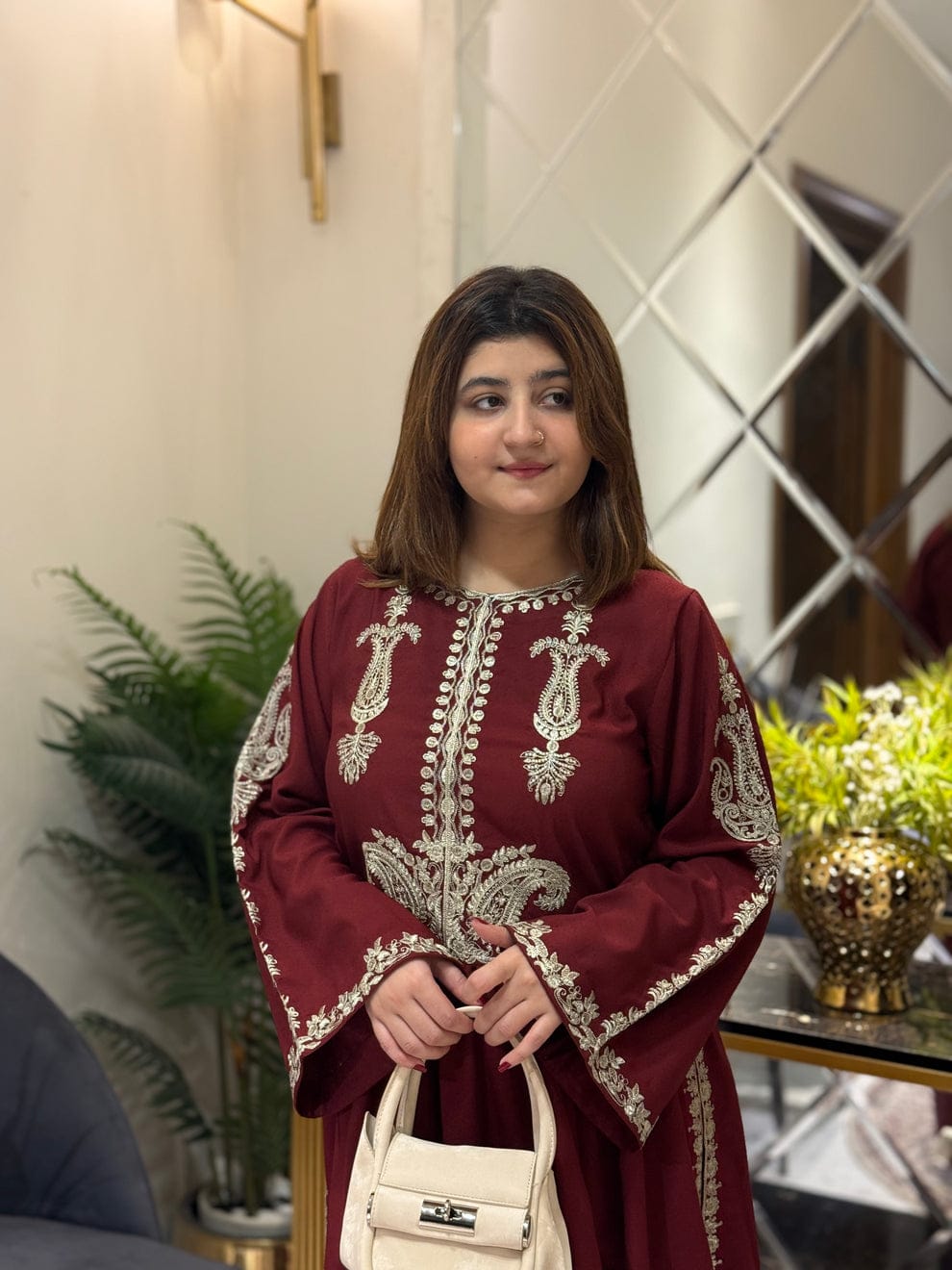 Alisha Mahroon Embroidered 2pc royal lifestyle collections